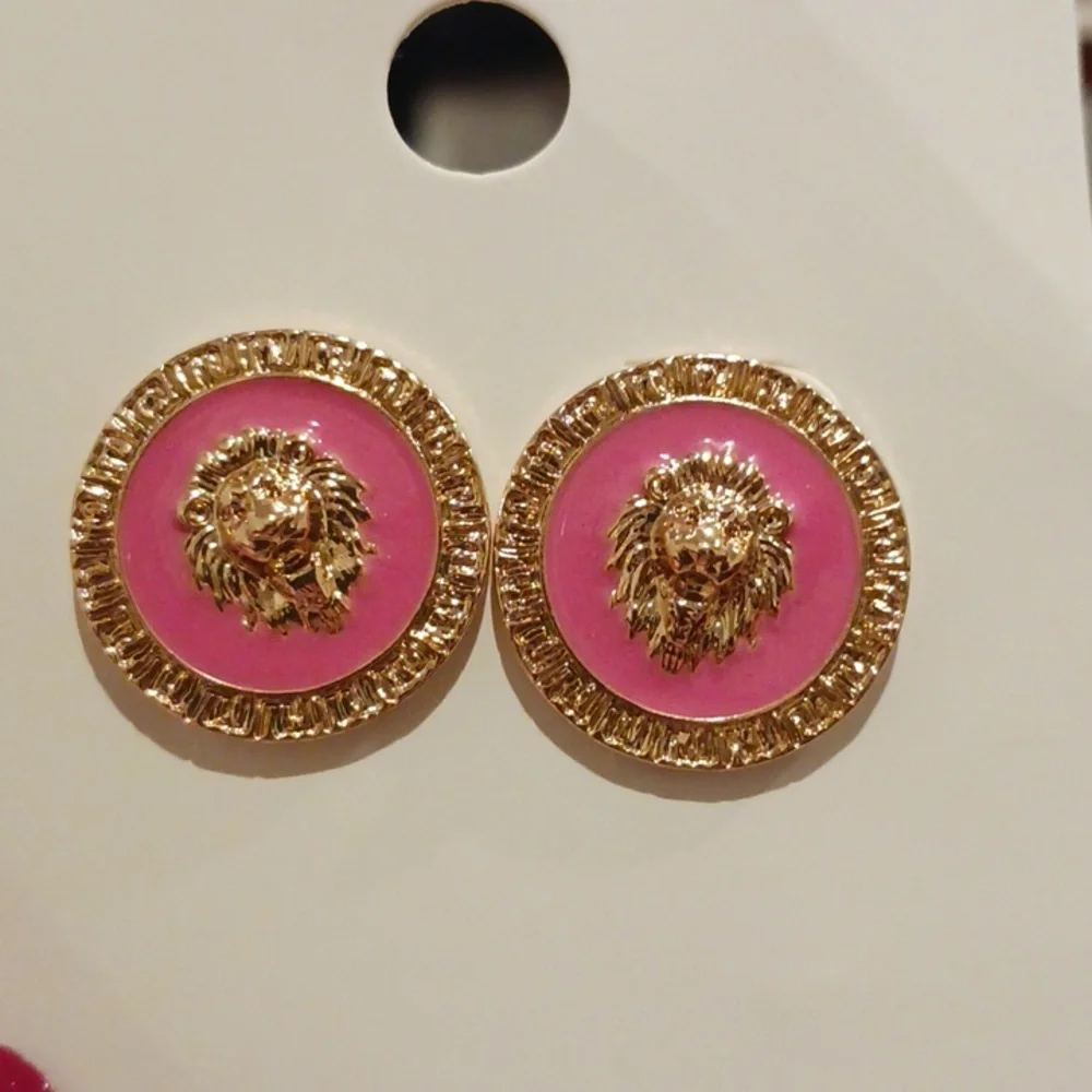 Gold & Pink Round Lion Earrings - Picture 5 of 5